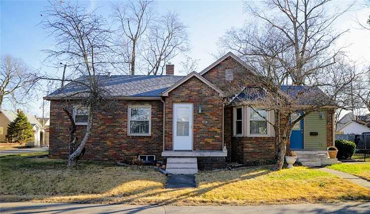 1639 Maple St Columbus, IN 47201 | MLS 21895395 Photo 1