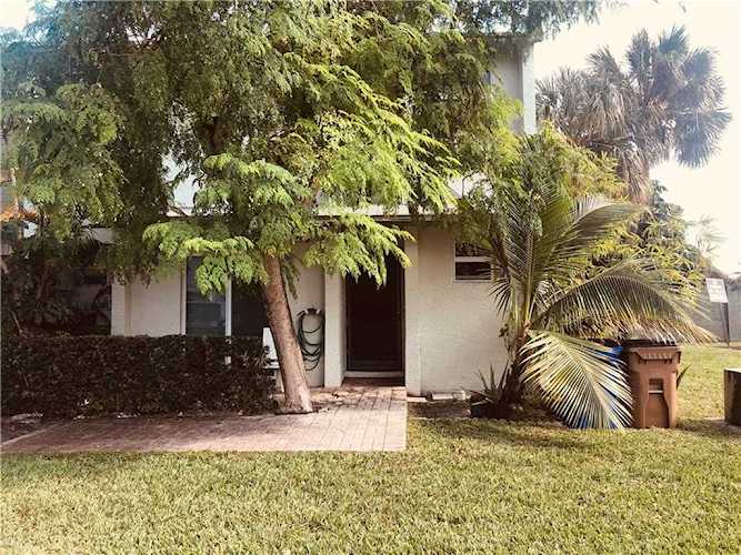 818 Crystal Lake Dr #818 Deerfield Beach, FL 33064