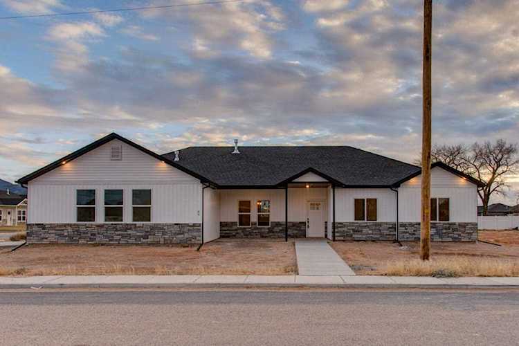 89 W 4600 N Enoch, UT 84721