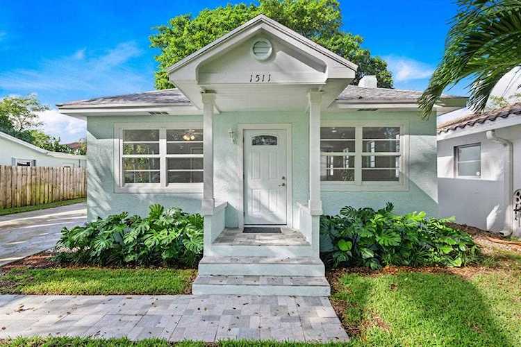 1511 S Palmway Lake Worth Beach, FL 33460