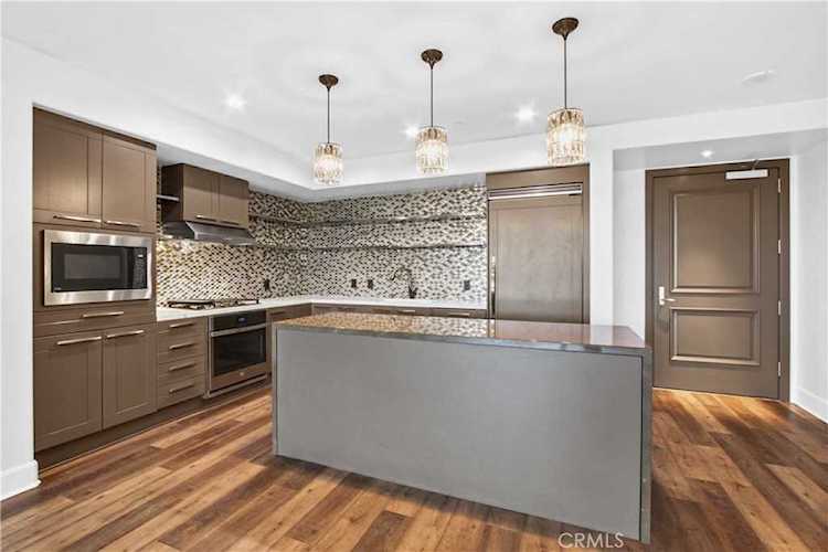 8054 Scholarship Irvine, CA 92612 | MLS OC22251709 Photo 1