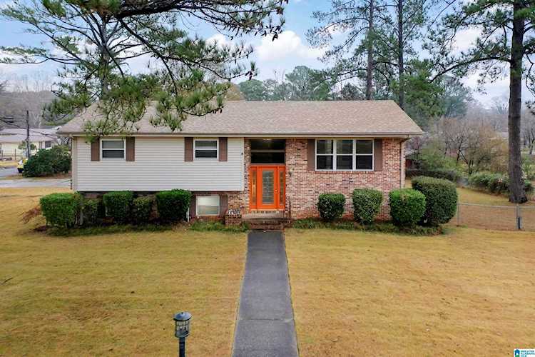 25 Cambridge Road Hueytown, AL 35023