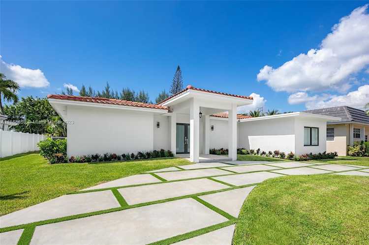 300 N Shore Dr Miami Beach, FL 33141