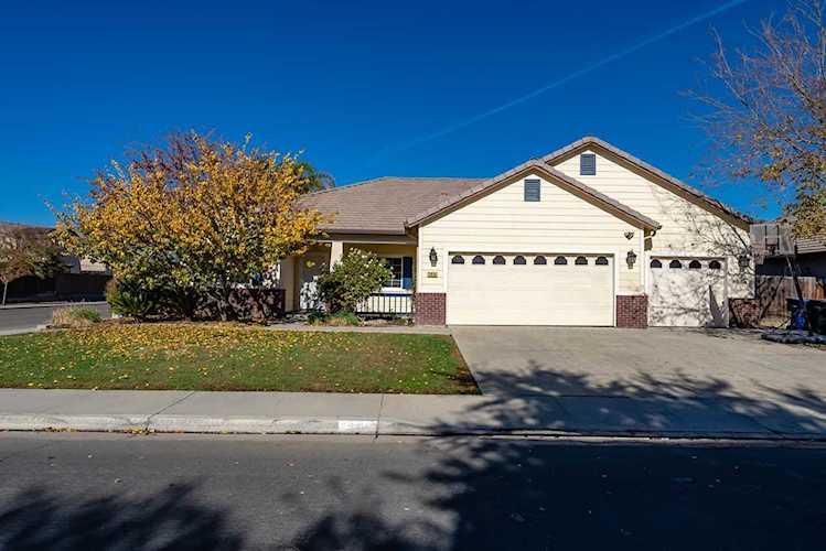 1854 W Heather Ln Hanford, CA 93230