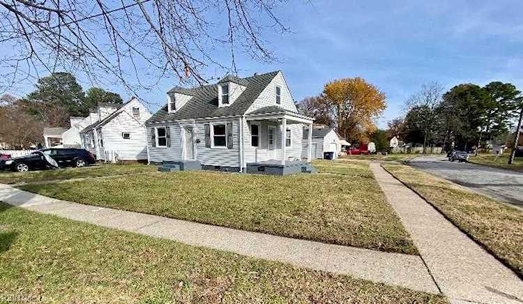 2105 Halifax Ave Portsmouth, VA 23707 home for sale, MLS#10466583 - Crescas Real Estate Photo 1