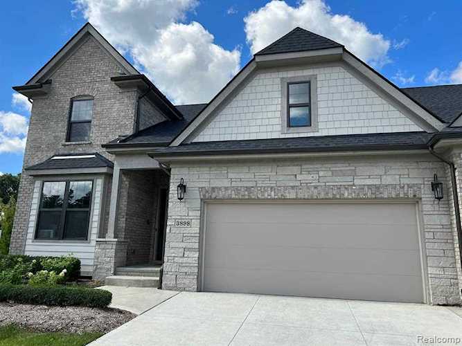 3898 Albatross Rochester Hills, MI 48309