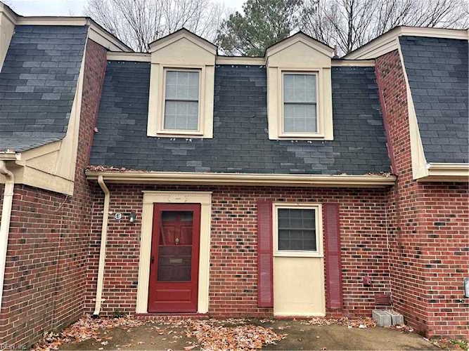 14557 Old Courthouse Way #E Newport News, VA 23608 home for sale, MLS#10447196 - Crescas Real Estate Photo 1