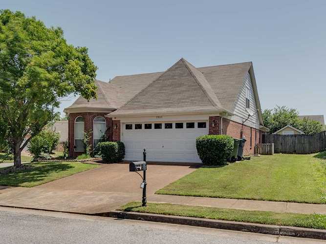 2806 Misty Valley Dr Memphis, TN 38002