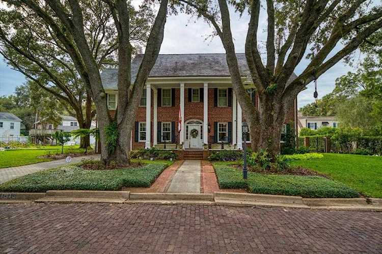 1913 S Oakmont St Tampa, FL 33629