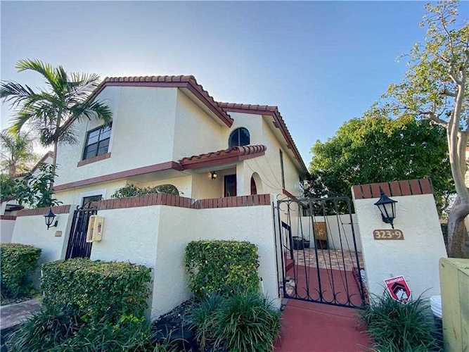323 Ives Dairy Rd #9 North Miami Beach, FL 33179