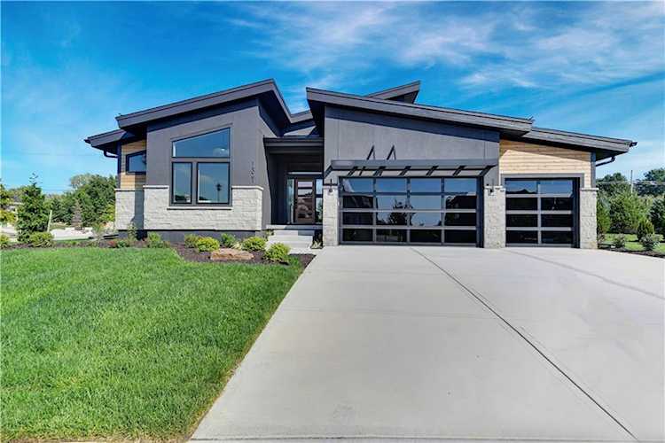 16061 Stearns St Overland Park, KS 66221