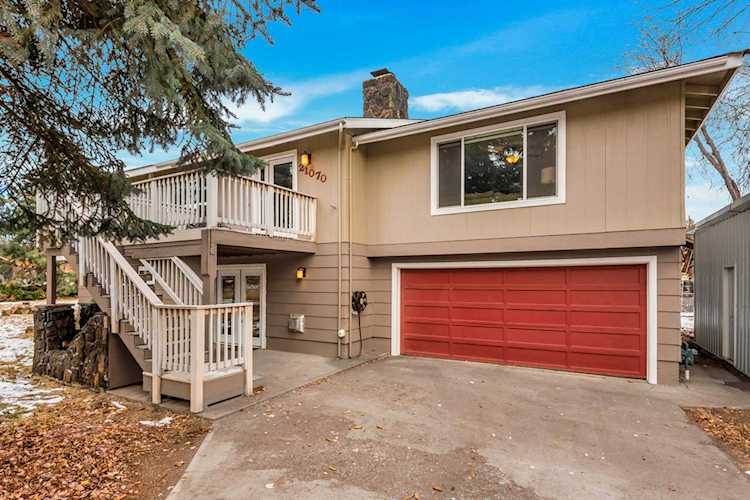21070 Bayou Dr Bend, OR 97702 | MLS 220157154 Photo 1