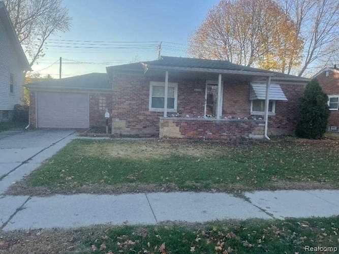 28083 Pinehurst Roseville, MI 48066