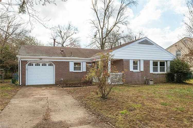 372 Green Meadows Dr Newport News, VA 23608
