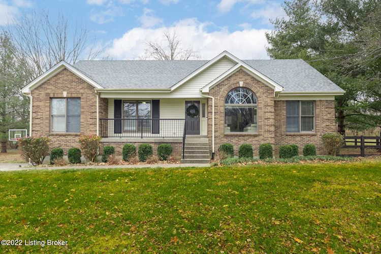 7404 Old Coach Rd Crestwood, KY 40014