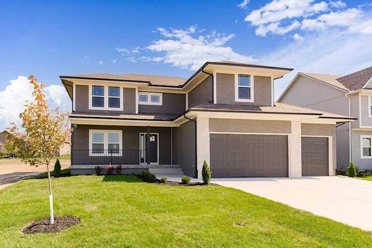 12805 S Foxborough Ct Lee's Summit, MO 64086