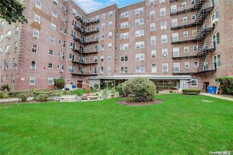 84-50 169 Street #211 Jamaica Hills, NY 11432