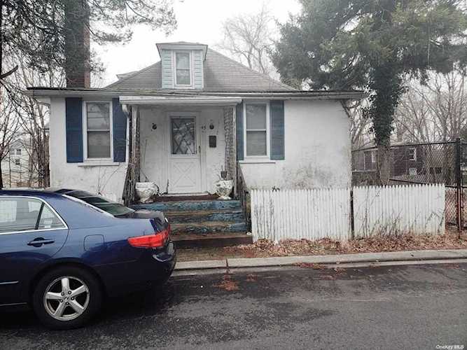 45 13th Street Locust Valley, NY 11560