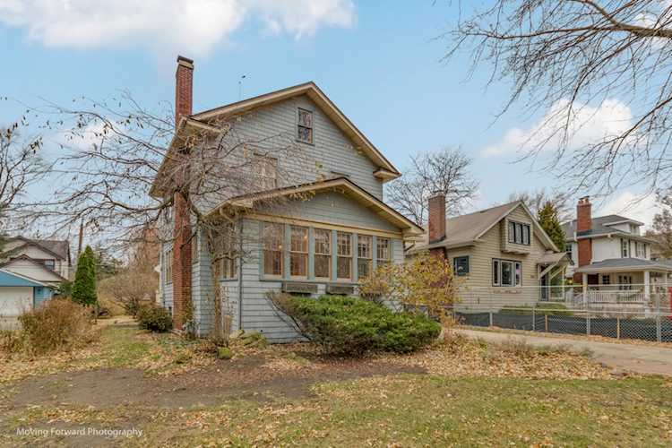 324 9th Ave La Grange, IL 60525