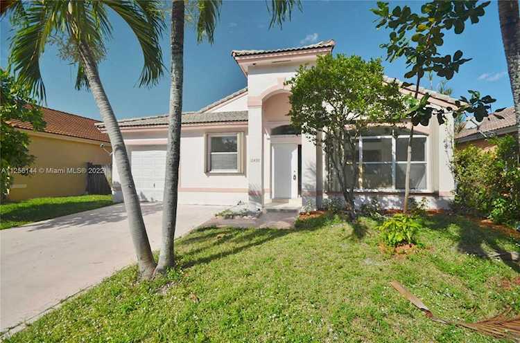 10439 SW 16th St Pembroke Pines, FL 33025