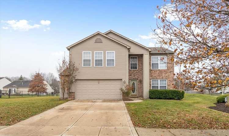 4491 Driftwood Ln Greenwood, IN 46143 | MLS 21895891 Photo 1