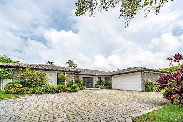 4371 Casper Ct Hollywood, FL 33021