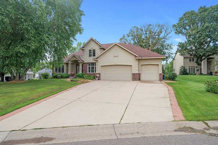 535 Majestic Oaks Court Eagan, MN 55123