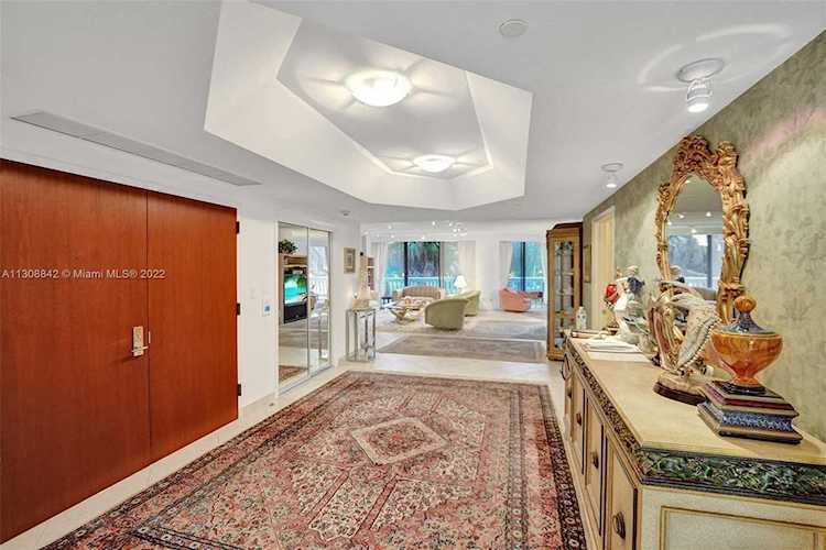 2000 Island Blvd #409 Aventura, FL 33160