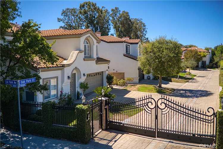 17054 Oak Park Ct Encino, CA 91316
