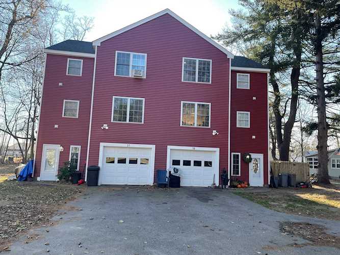39 Page Ln Seabrook, NH 03874