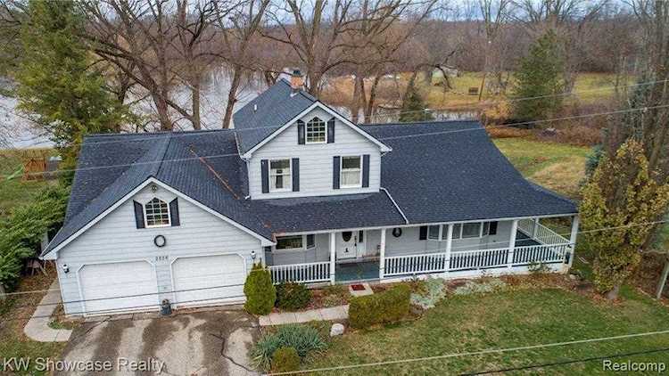 2026 Meadow Ridge Commerce Twp, MI 48390
