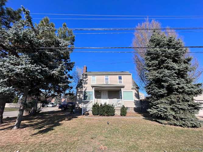 1105 E Maple Troy, MI 48083