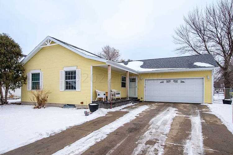 1801 27 Ave S Fargo, ND 58103 | MLS 22-5778 Photo 1