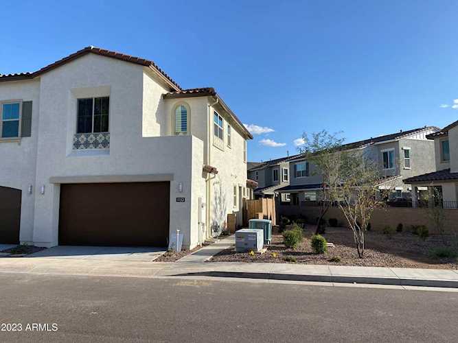 1153 W Diamondback Drive Chandler, AZ 85286