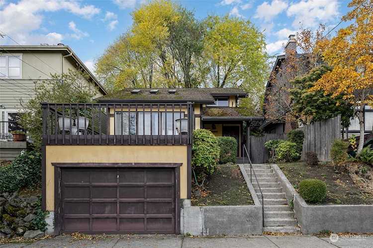 1607 35th Ave Seattle, WA 98122 | MLS® 2022037 Photo 1