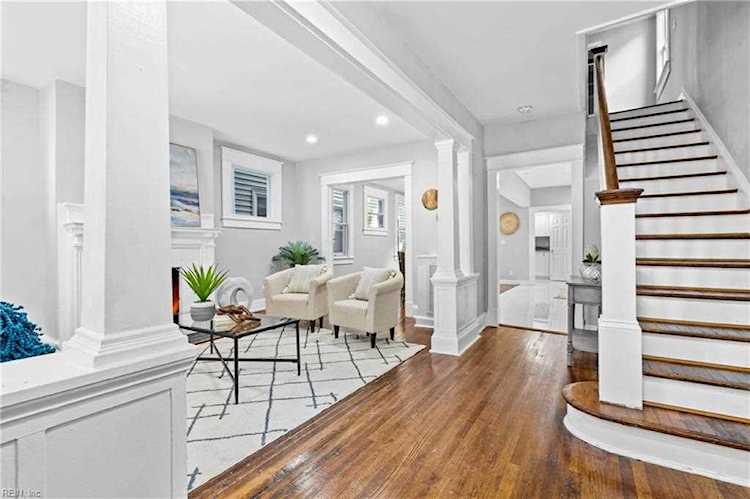 4706 Colonial Ave Norfolk, VA 23508 home for sale, MLS#10463370 - Crescas Real Estate Photo 1