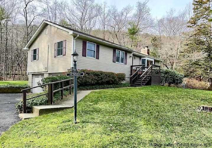 7 Park Dr Hurley, NY 12498