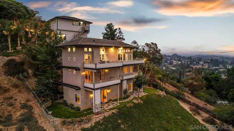 4350 Alta Mira Dr La Mesa, CA 91941