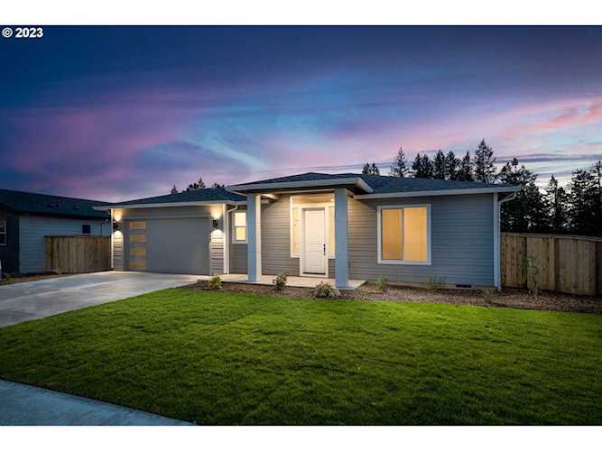 740 W 9th ST La Center, WA 98629