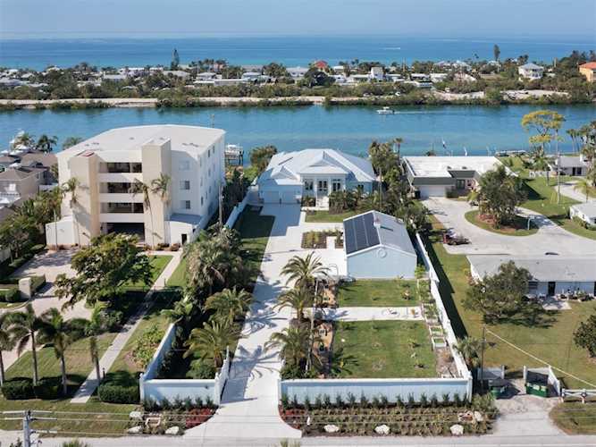 303 Bayshore Rd Nokomis, FL 34275