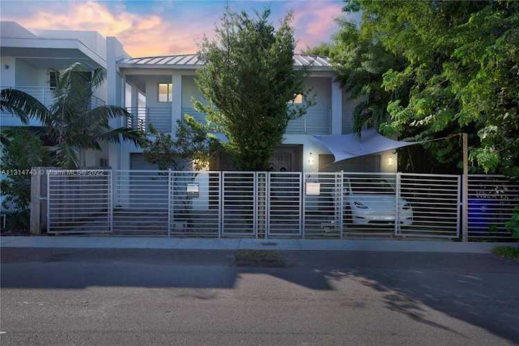 3384 Day Ave Miami, FL 33133
