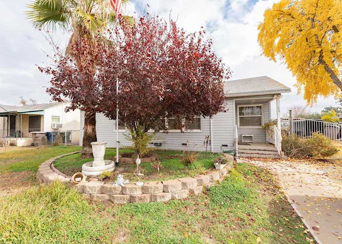 230 N California St Tulare, CA 93274