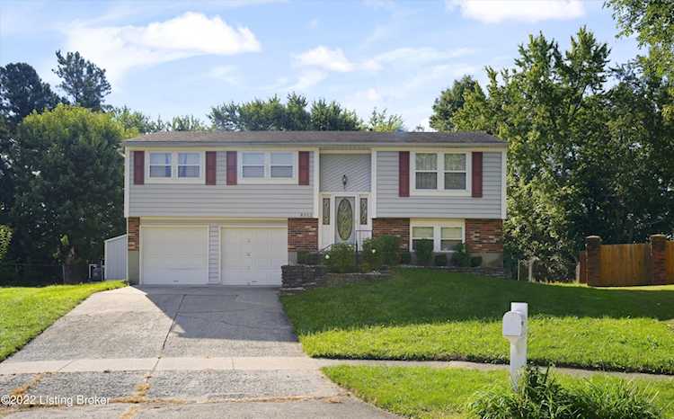 8702 Jumper Pl, Louisville, KY 40291 - Fox Ridge $240,000 Photo 1