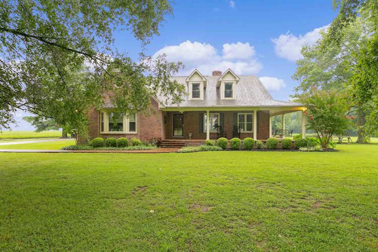 Haltom Real Estate, local REALTORS® Specialize in Selling Homes in Jackson, TN & Surrounding Areas : Madison County, Henderson County, Carroll County, Gibson County, Chester County, Hardeman County, Crockett County Photo 1
