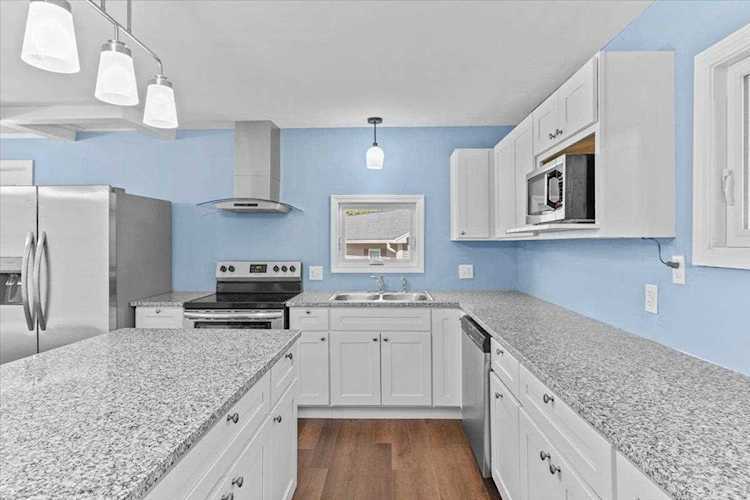 255 Pearl St Essex 05452 VT | home for sale $482,000 4930649 Photo 1