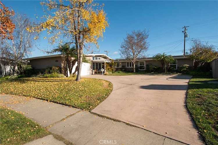 3132 Rowena Rossmoor, CA 90720