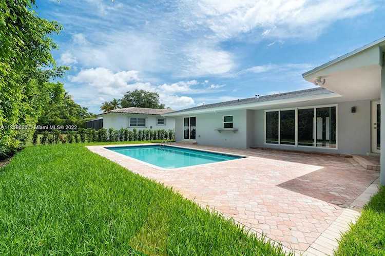 21310 NE 19th Ave Miami, FL 33179