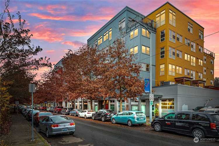 827 Hiawatha Place S #201 Seattle, WA 98144
