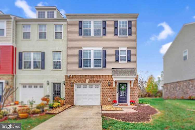 8870 Englewood Farms Dr Manassas, VA 20112 | MLS VAPW2041454 Photo 1