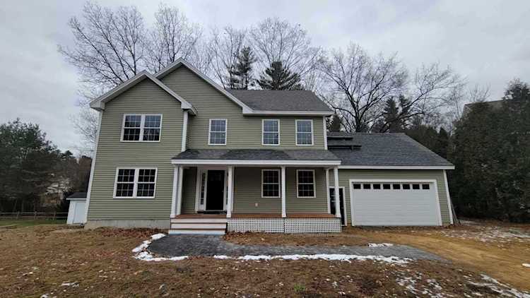 7 Lisa Ln Concord, NH 03301